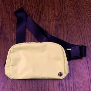 Lululemon Everywhere Belt Bag 1L Lemon Vibe